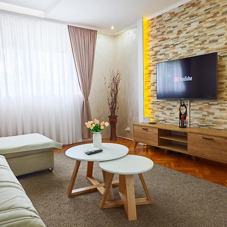 Apartman Julija Donji Milanovac Exteriér fotografie