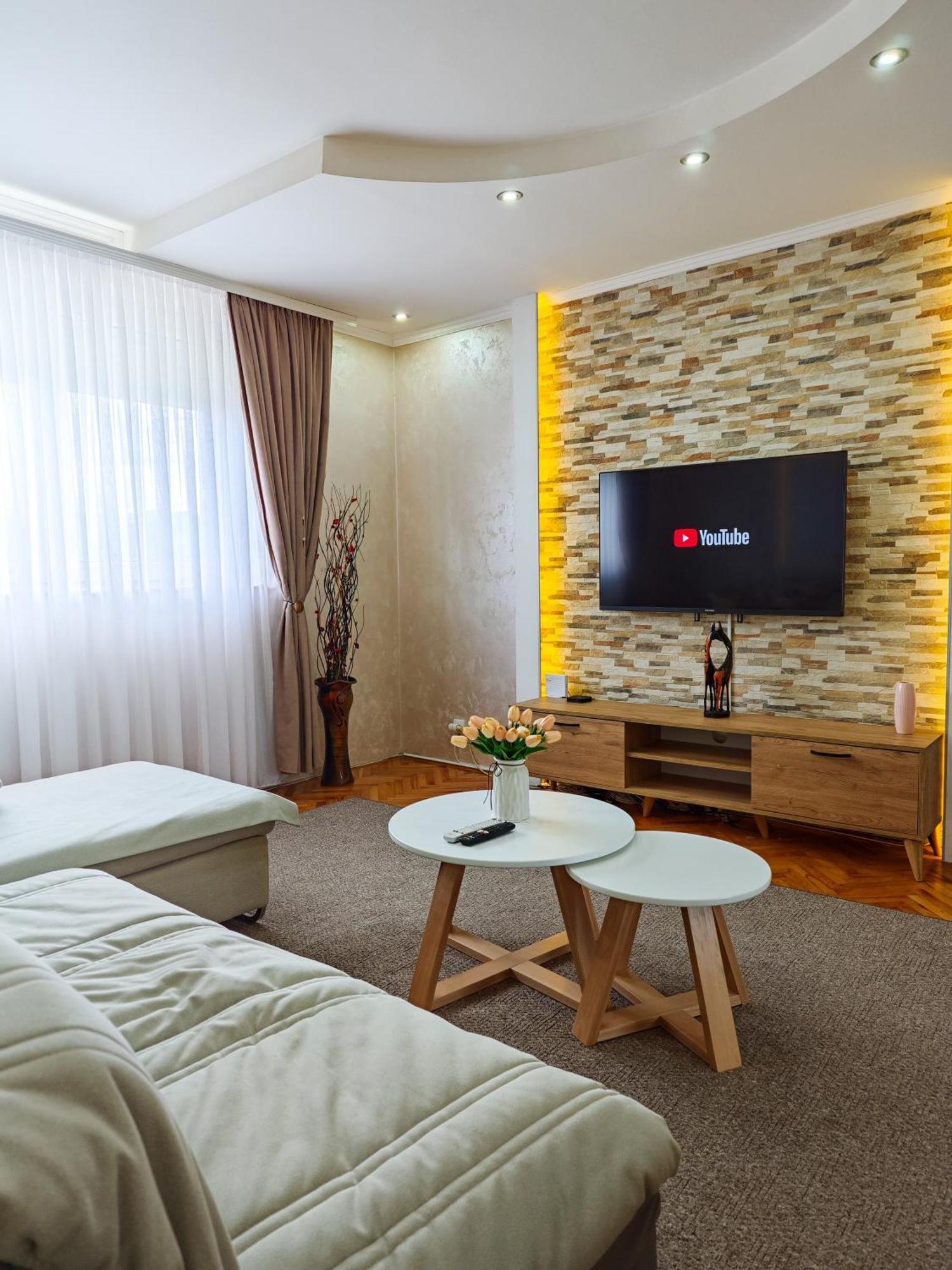 Apartman Julija Donji Milanovac Exteriér fotografie