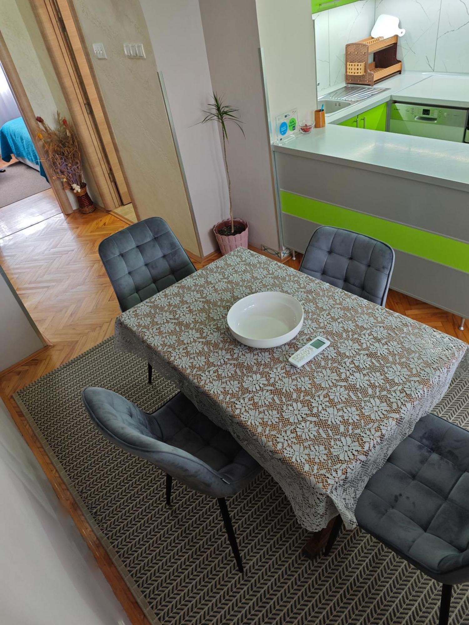 Apartman Julija Donji Milanovac Exteriér fotografie