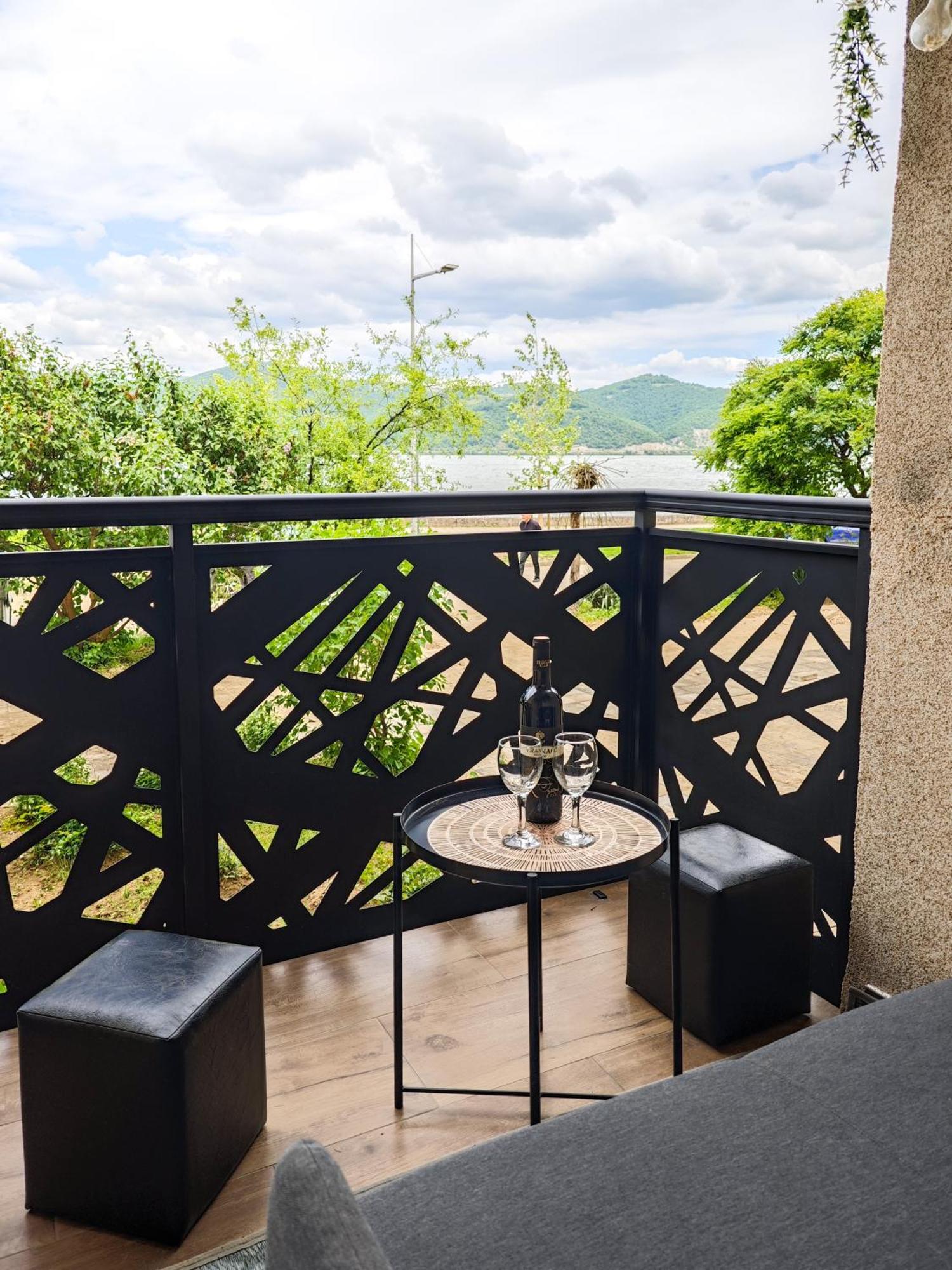 Apartman Julija Donji Milanovac Exteriér fotografie
