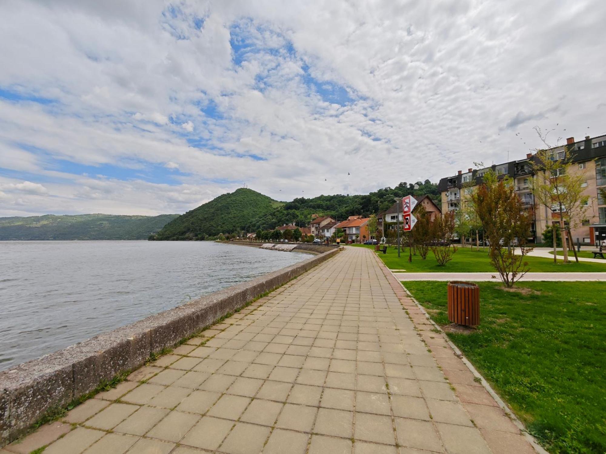 Apartman Julija Donji Milanovac Exteriér fotografie