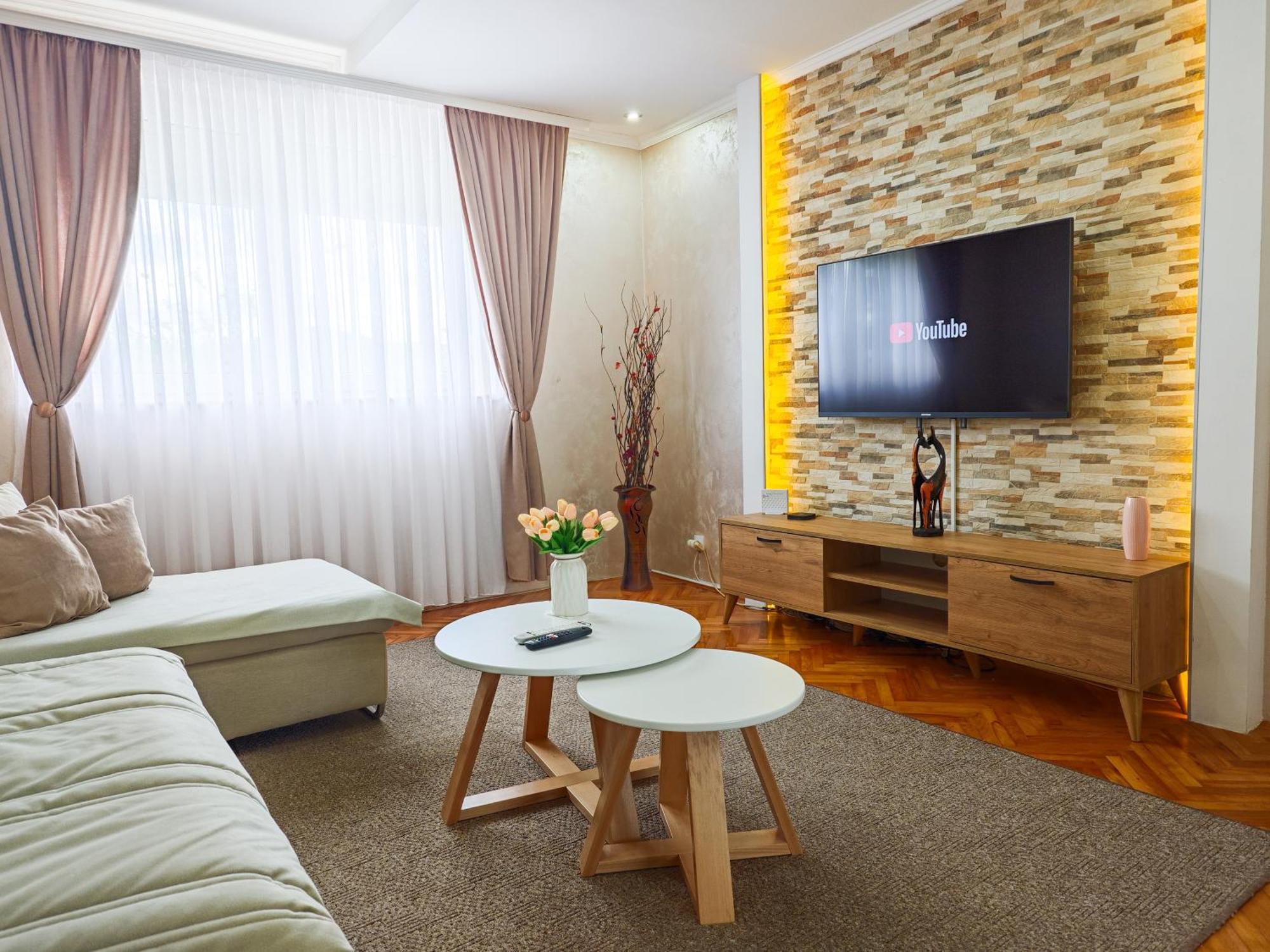 Apartman Julija Donji Milanovac Exteriér fotografie