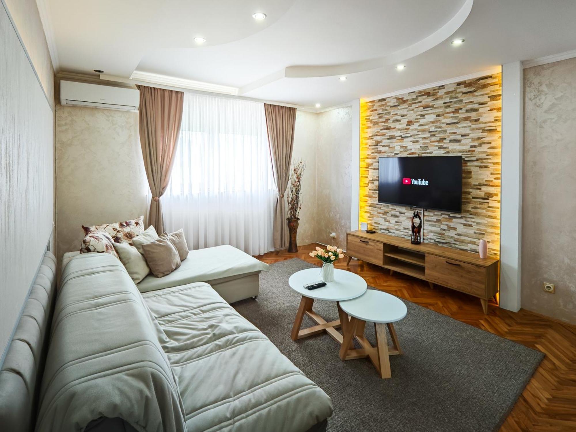 Apartman Julija Donji Milanovac Exteriér fotografie