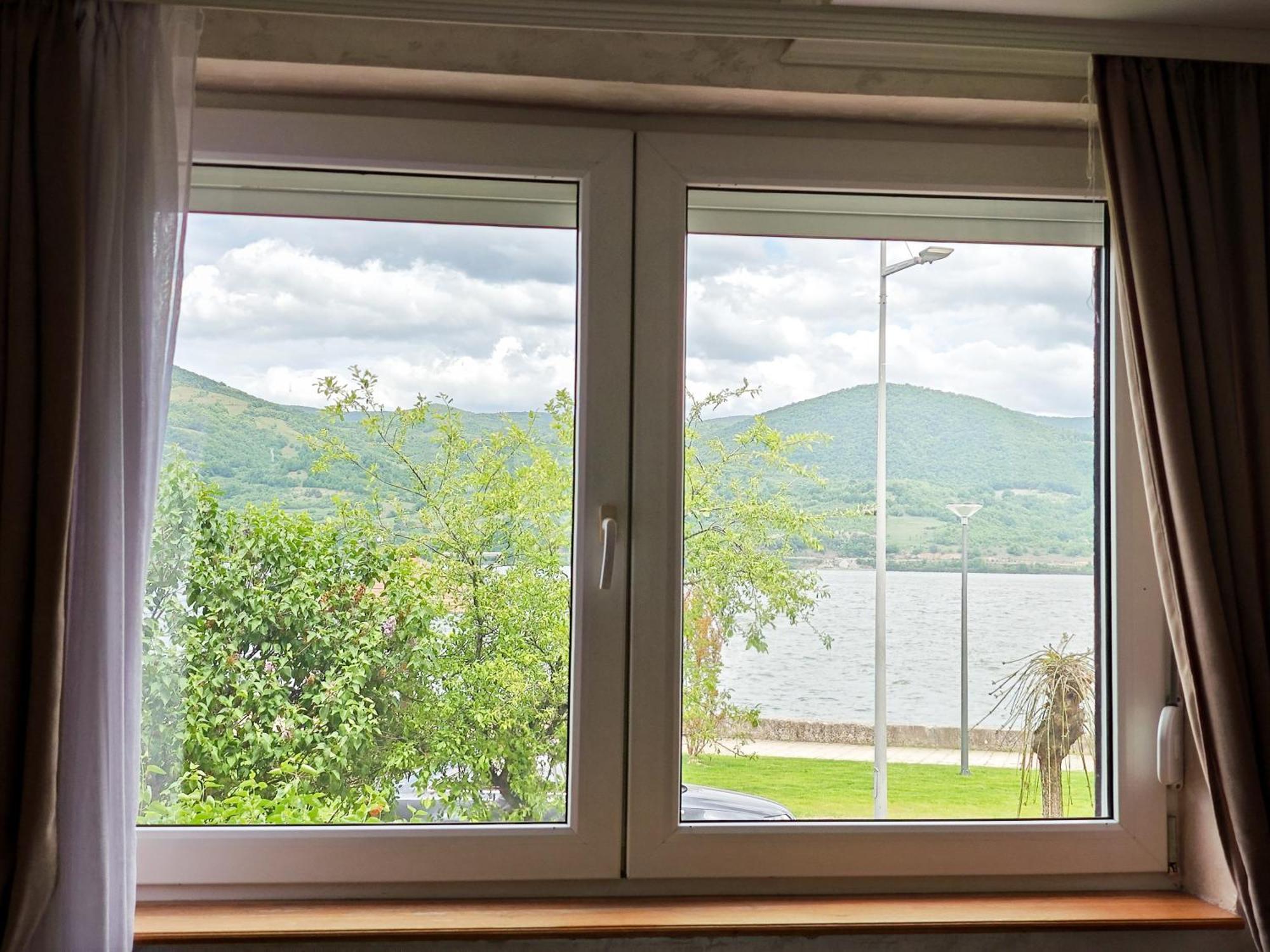 Apartman Julija Donji Milanovac Exteriér fotografie