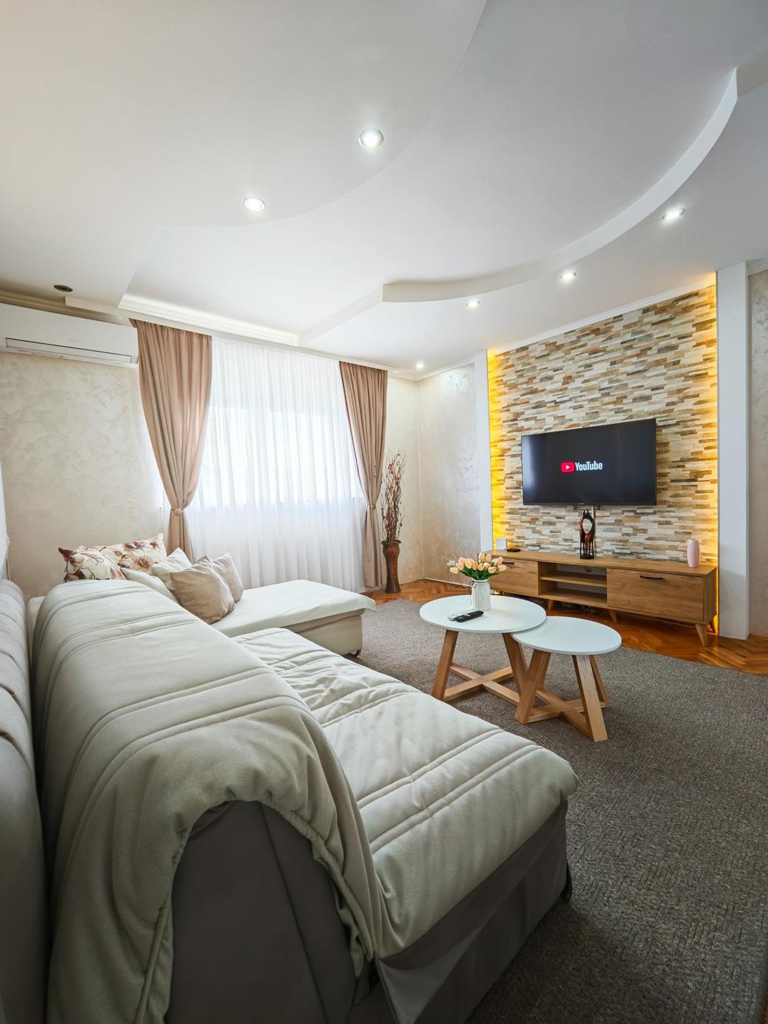 Apartman Julija Donji Milanovac Exteriér fotografie