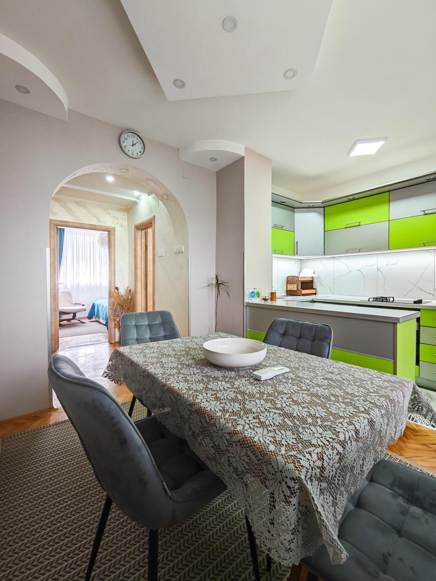 Apartman Julija Donji Milanovac Exteriér fotografie