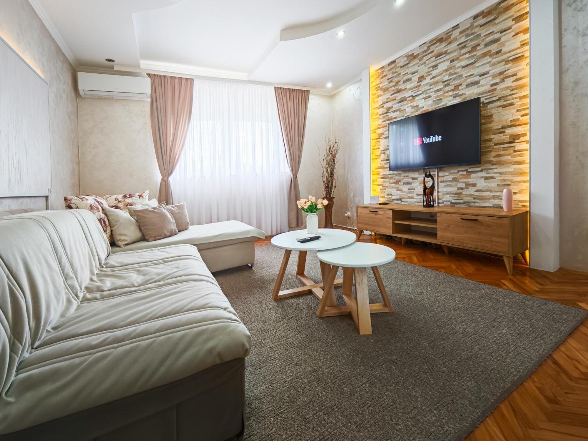 Apartman Julija Donji Milanovac Exteriér fotografie